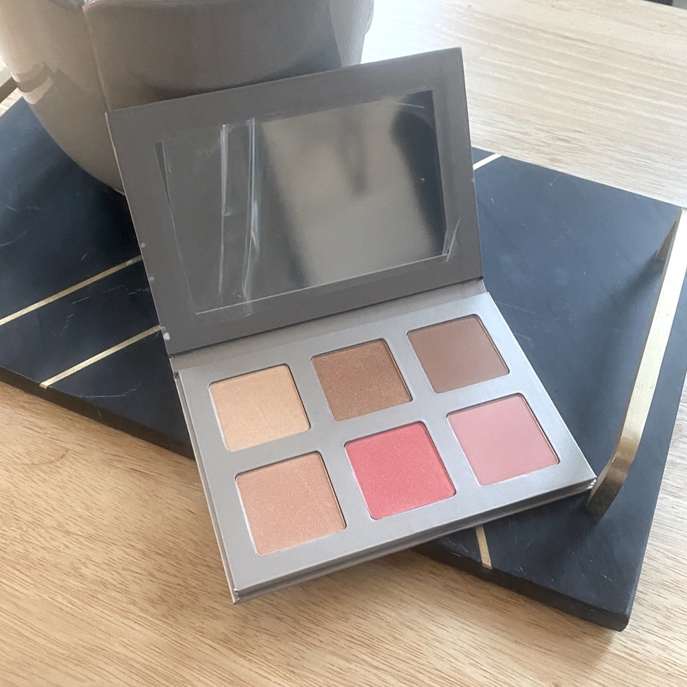 Iconic London - Blaze Chaser face palette, NEW